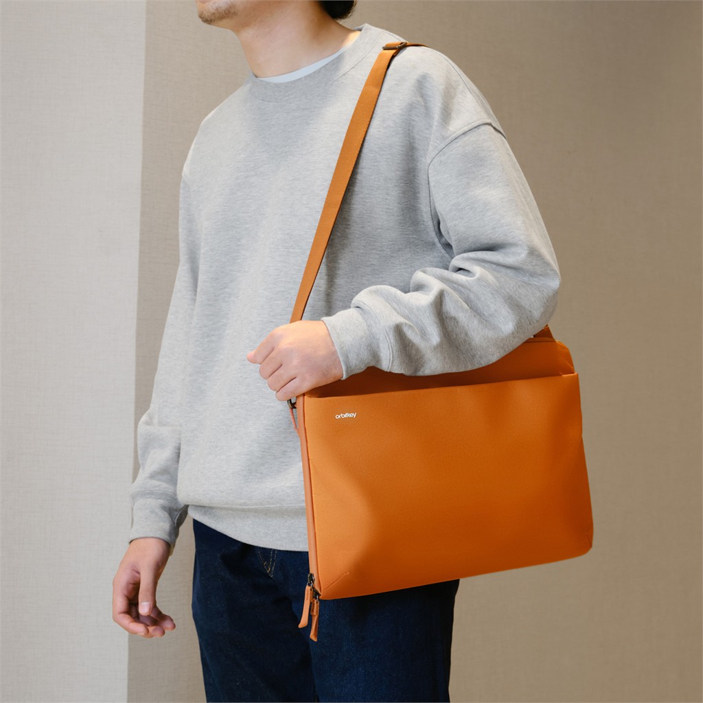 Essentials Laptop Sleeve 16"