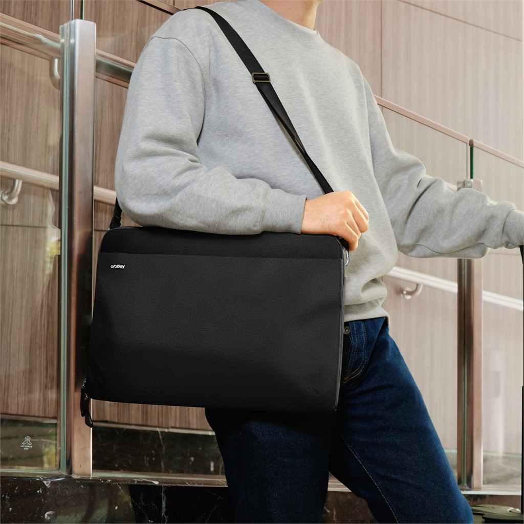 Essentials Laptop Sleeve 16"